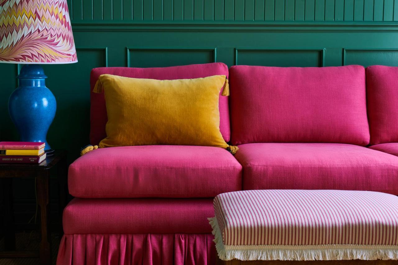 The Mitre, Hampton Court Hotel Kingston upon Thames  Exterior photo A sofa upholstered in velvet