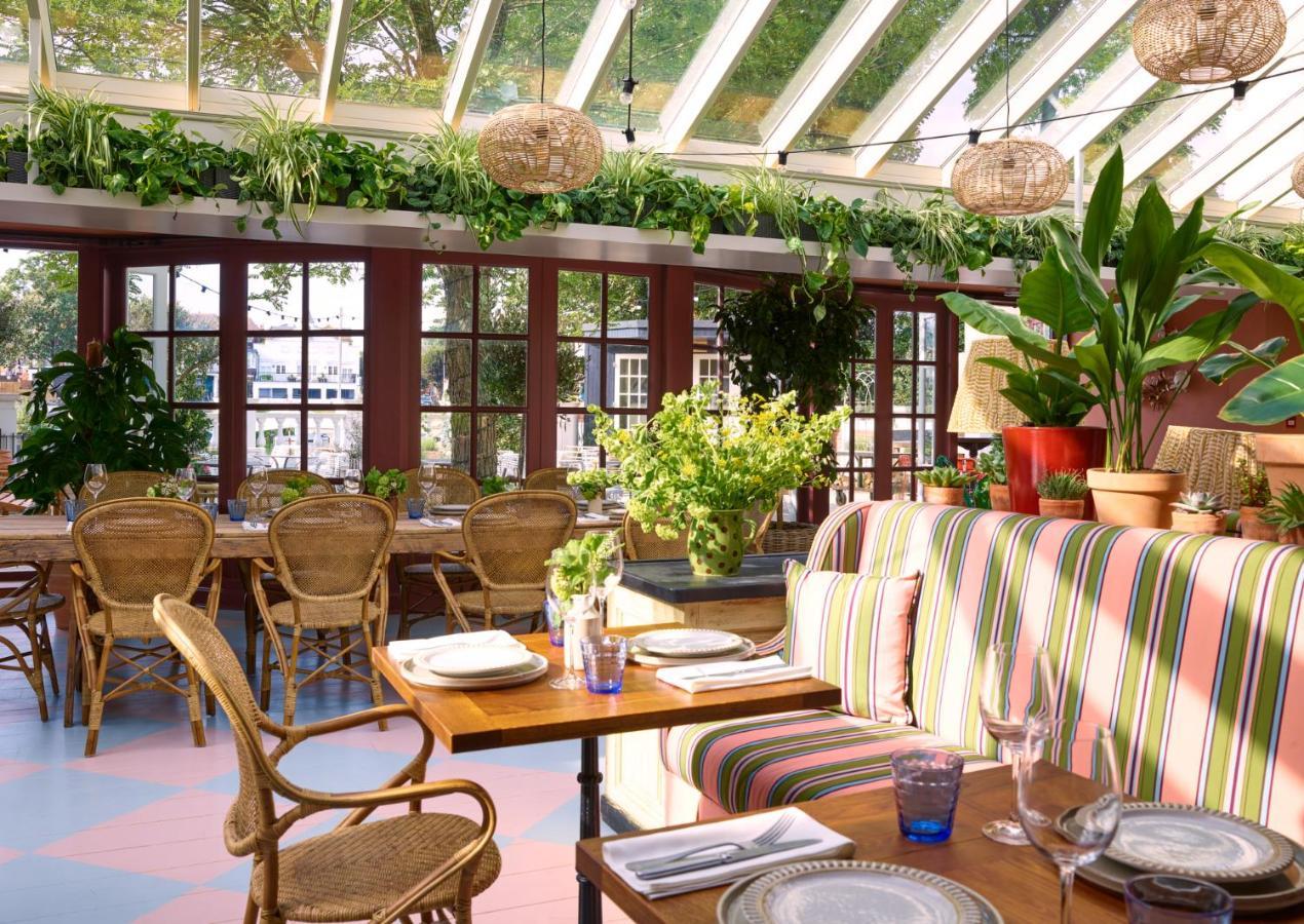 The Mitre, Hampton Court Hotel Kingston upon Thames  Exterior photo Interior of the restaurant