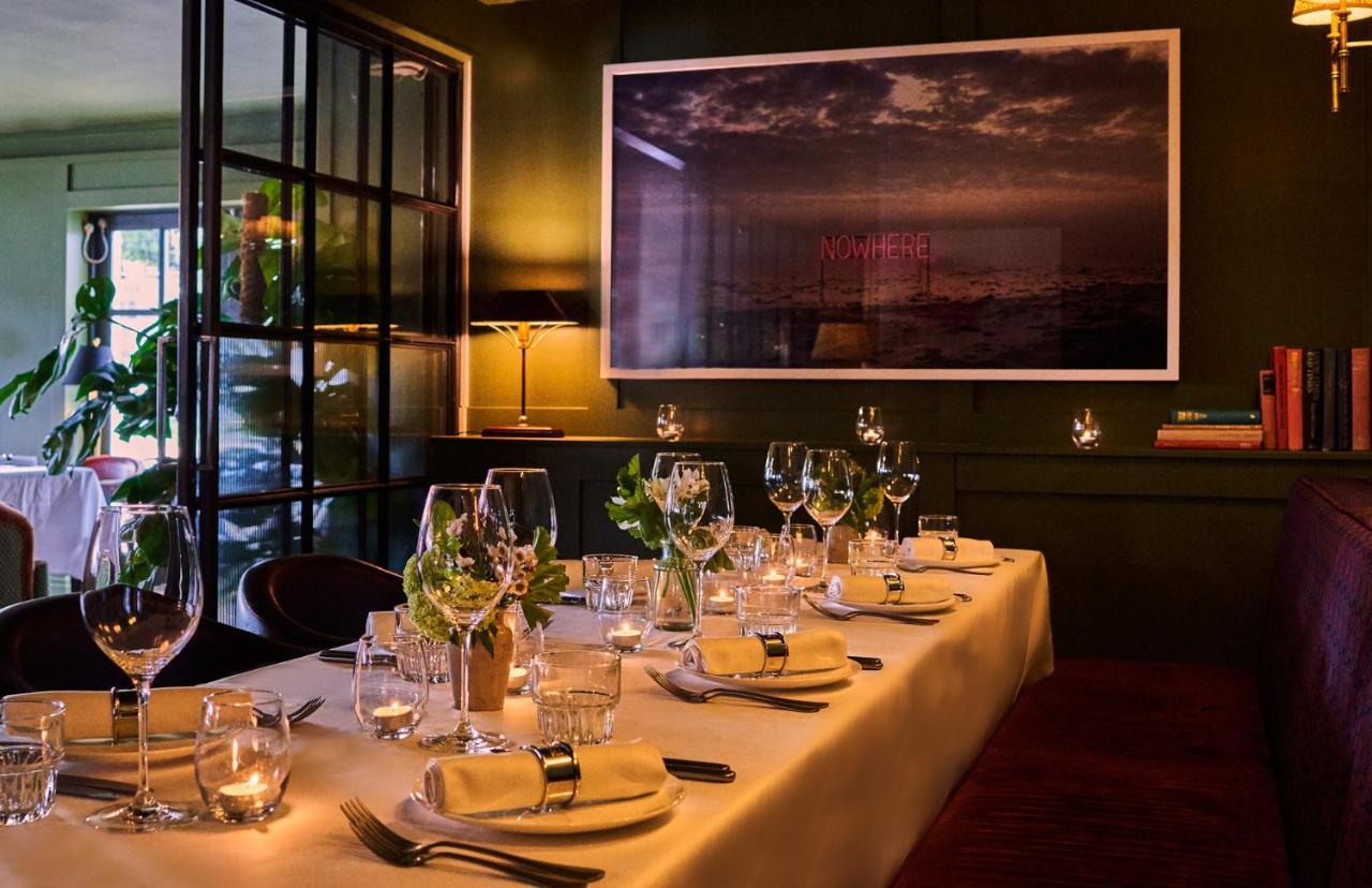 The Mitre, Hampton Court Hotel Kingston upon Thames  Exterior photo The interior of the restaurant