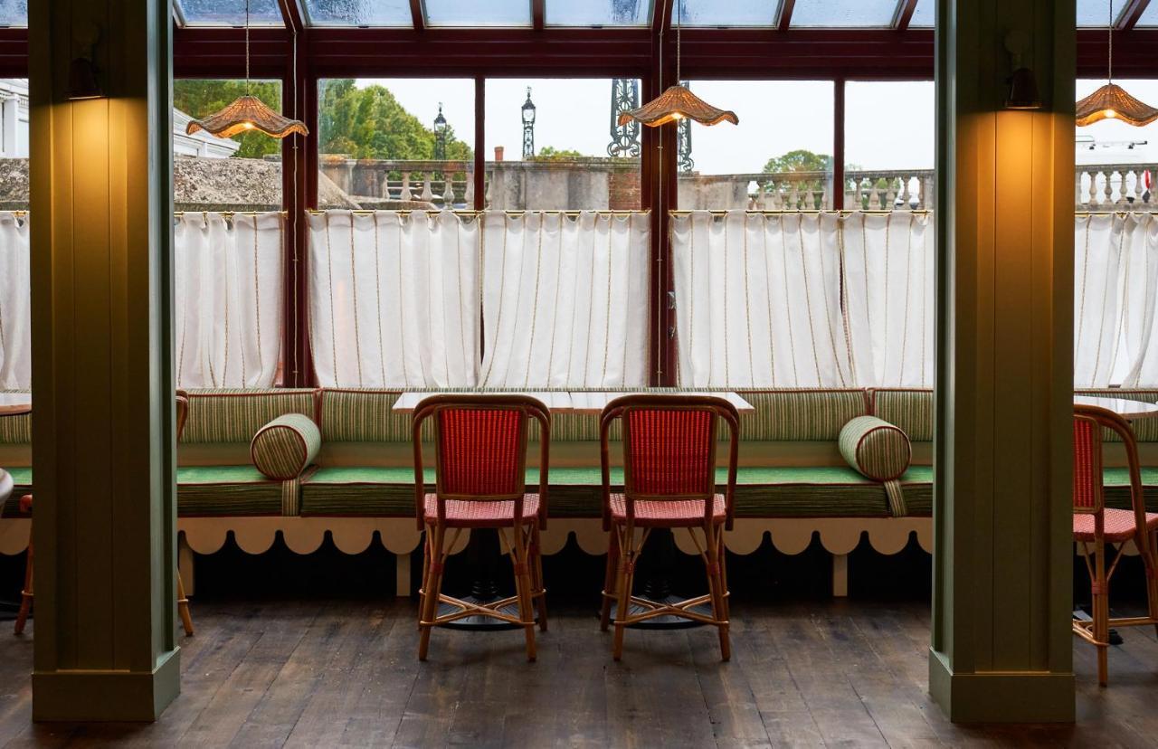 The Mitre, Hampton Court Hotel Kingston upon Thames  Exterior photo Interior of the restaurant