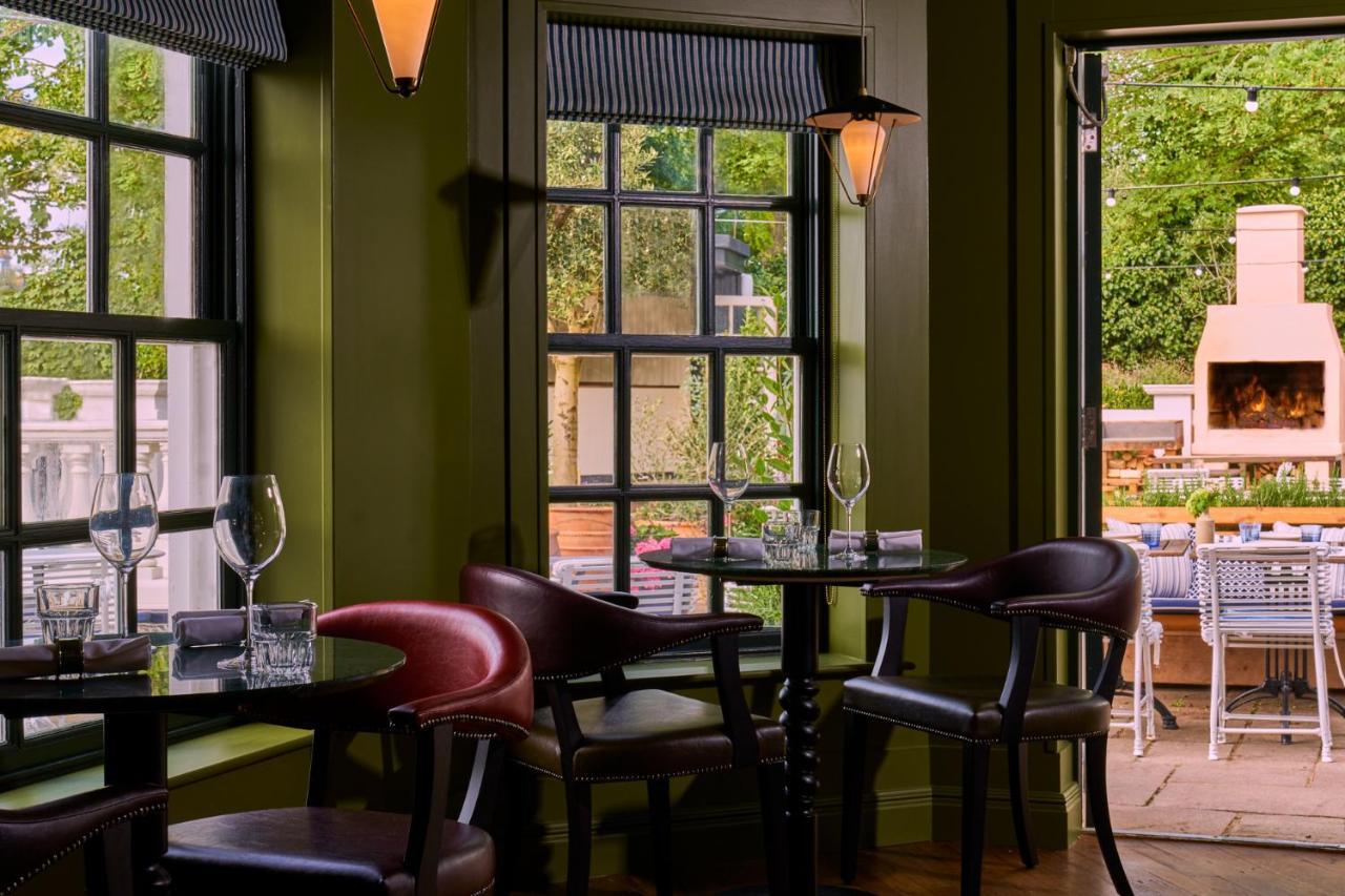 The Mitre, Hampton Court Hotel Kingston upon Thames  Exterior photo The interior of the restaurant