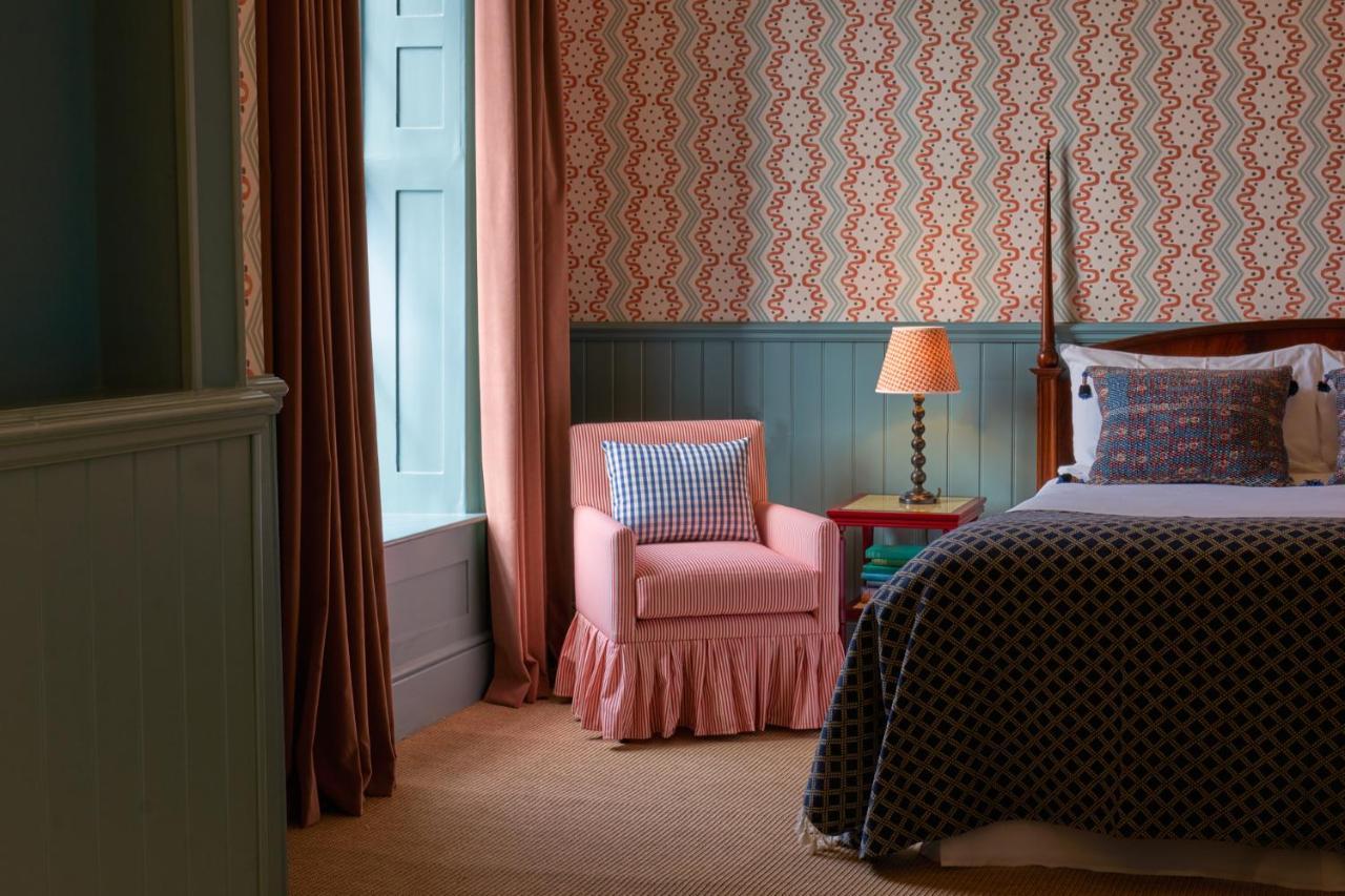 The Mitre, Hampton Court Hotel Kingston upon Thames  Exterior photo A bedroom at The Mitre