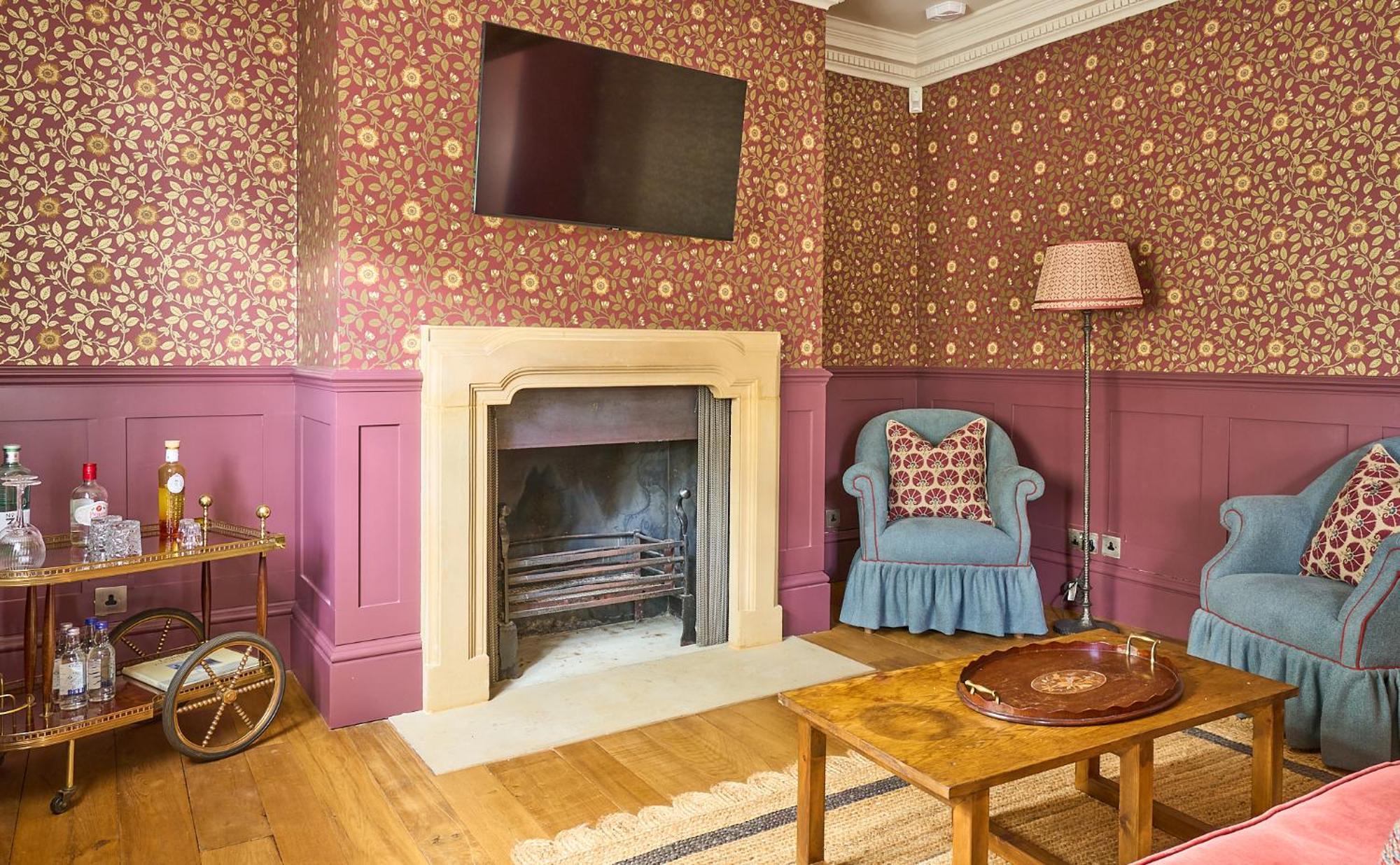 The Mitre, Hampton Court Hotel Kingston upon Thames  Exterior photo The Drawing Room