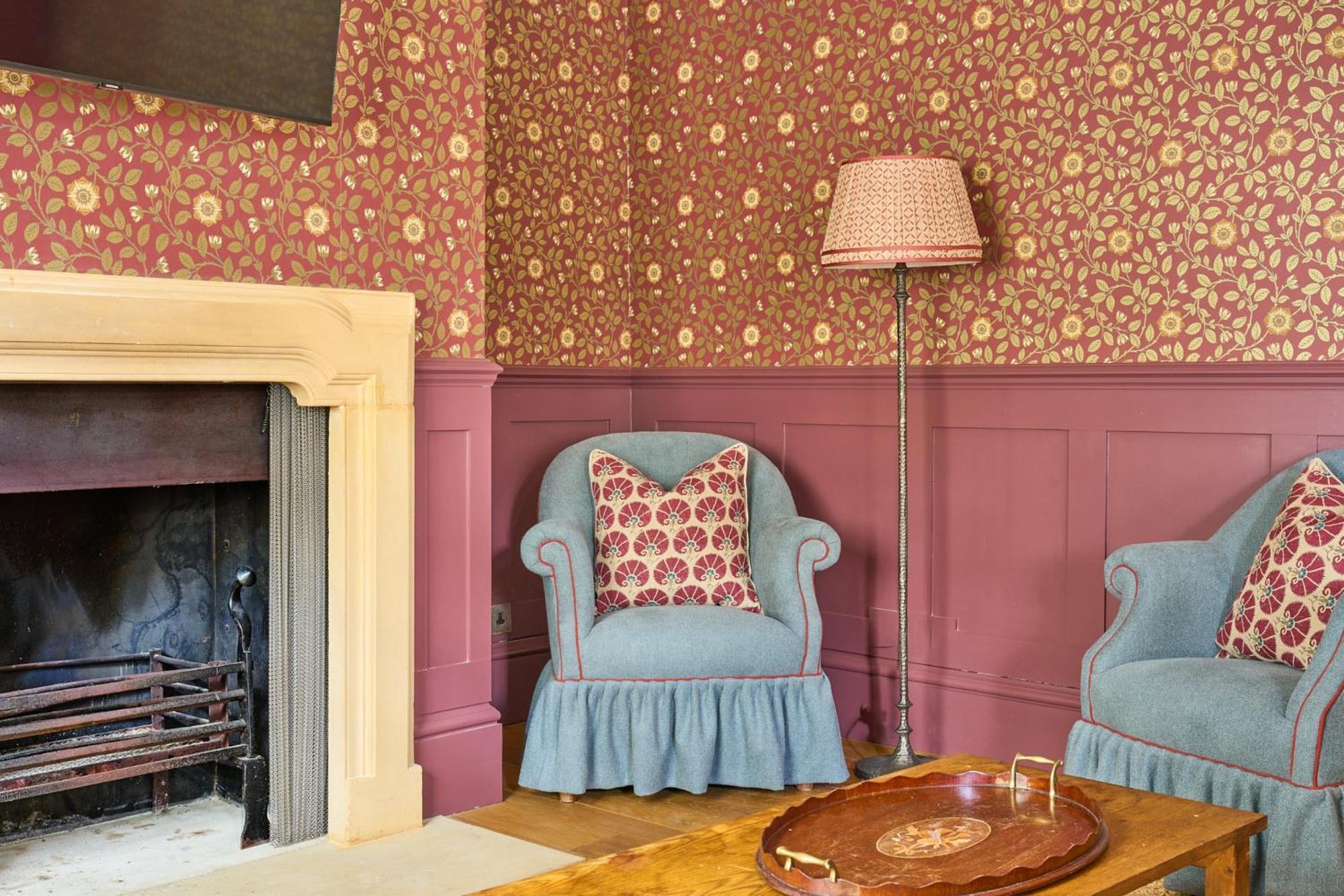The Mitre, Hampton Court Hotel Kingston upon Thames  Exterior photo Interior of the house