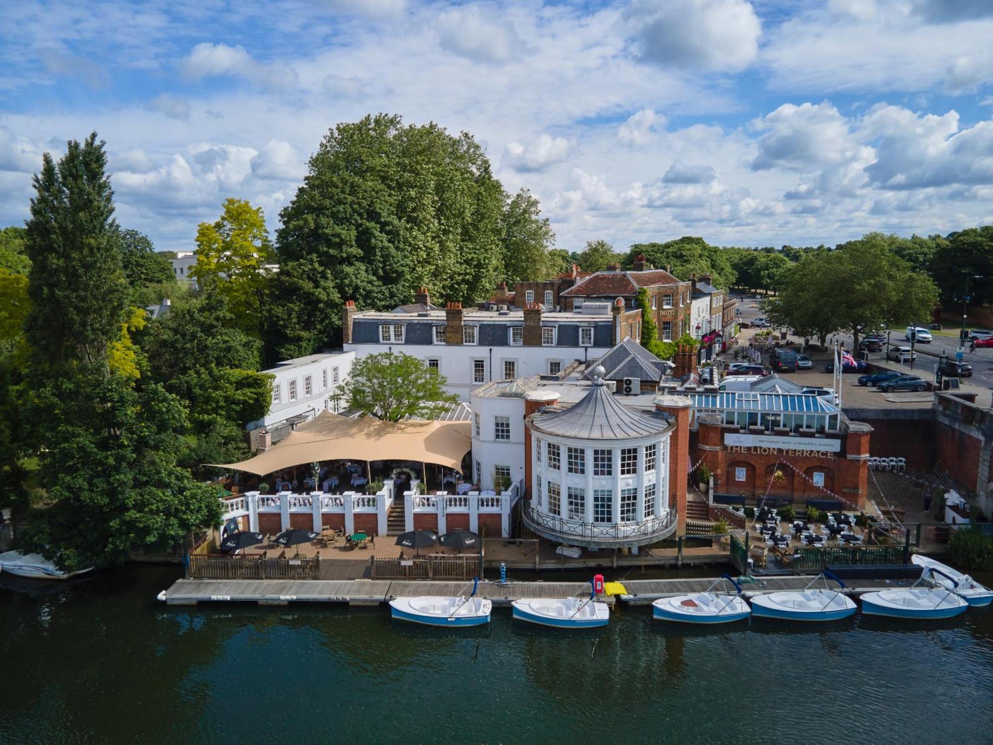 The Mitre, Hampton Court Hotel Kingston upon Thames  Exterior photo The River Wey at Farnham