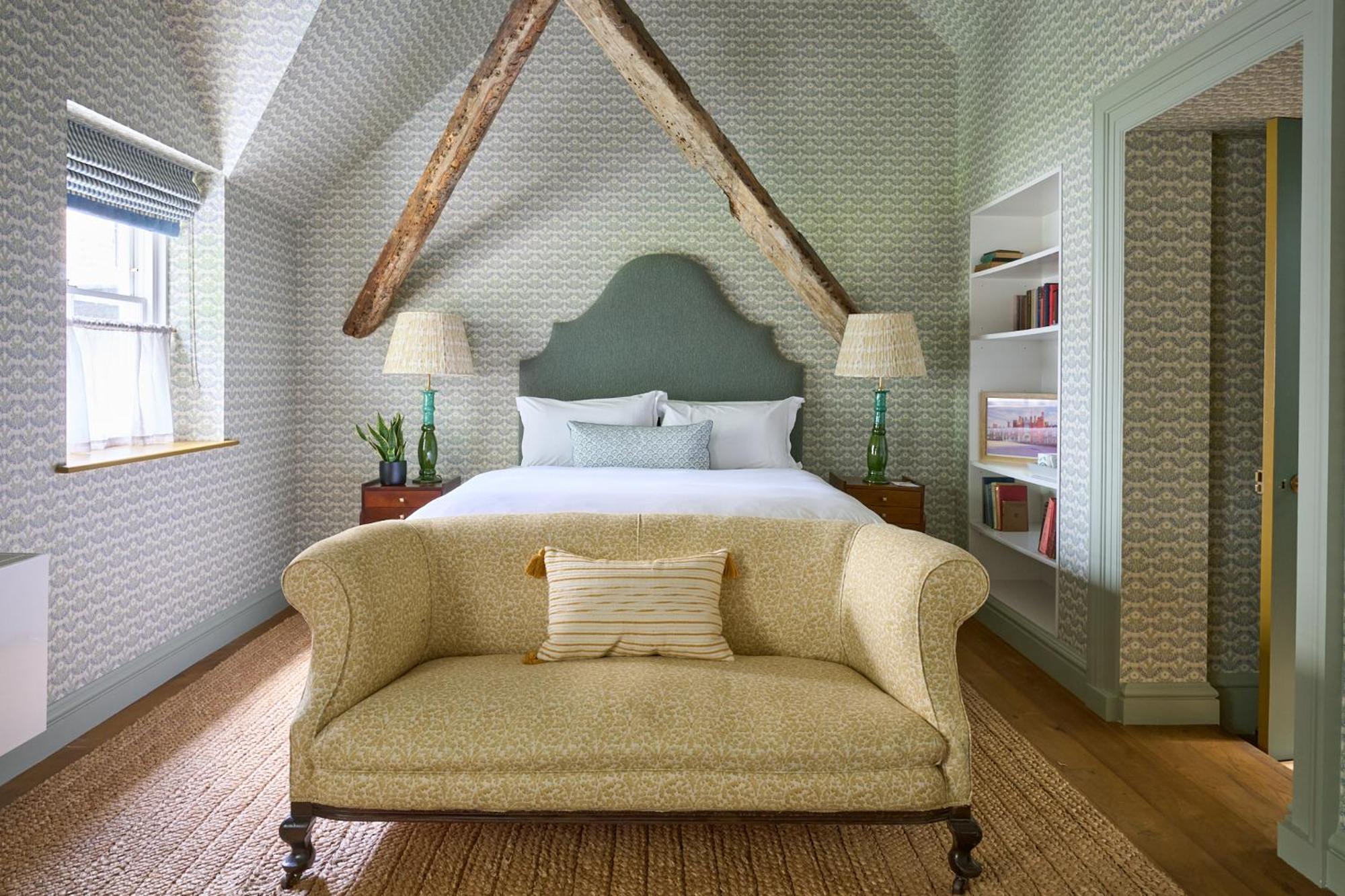 The Mitre, Hampton Court Hotel Kingston upon Thames  Exterior photo A bedroom at The Mitre