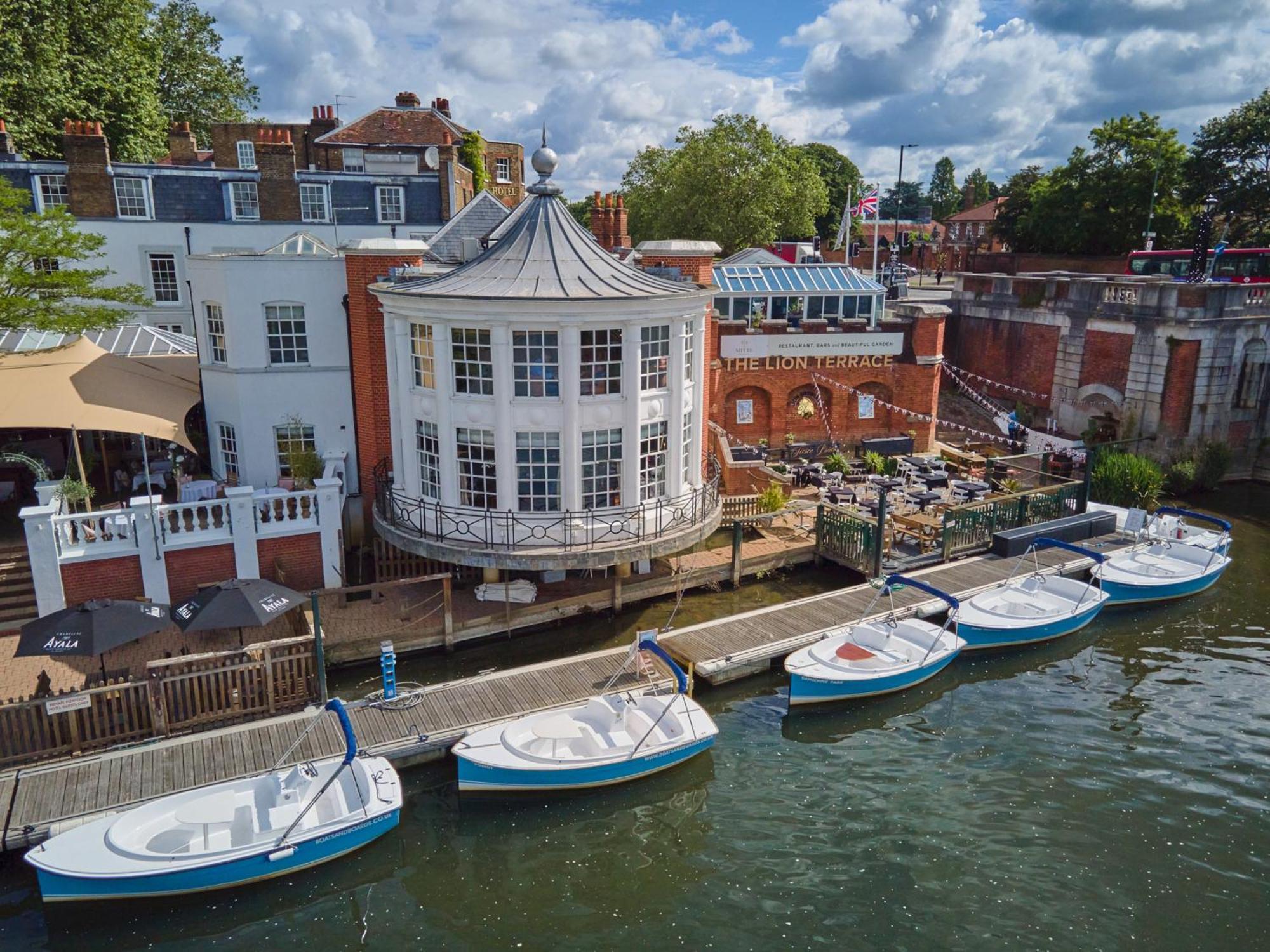 The Mitre, Hampton Court Hotel Kingston upon Thames  Exterior photo The River Wey at the centre of Farnham