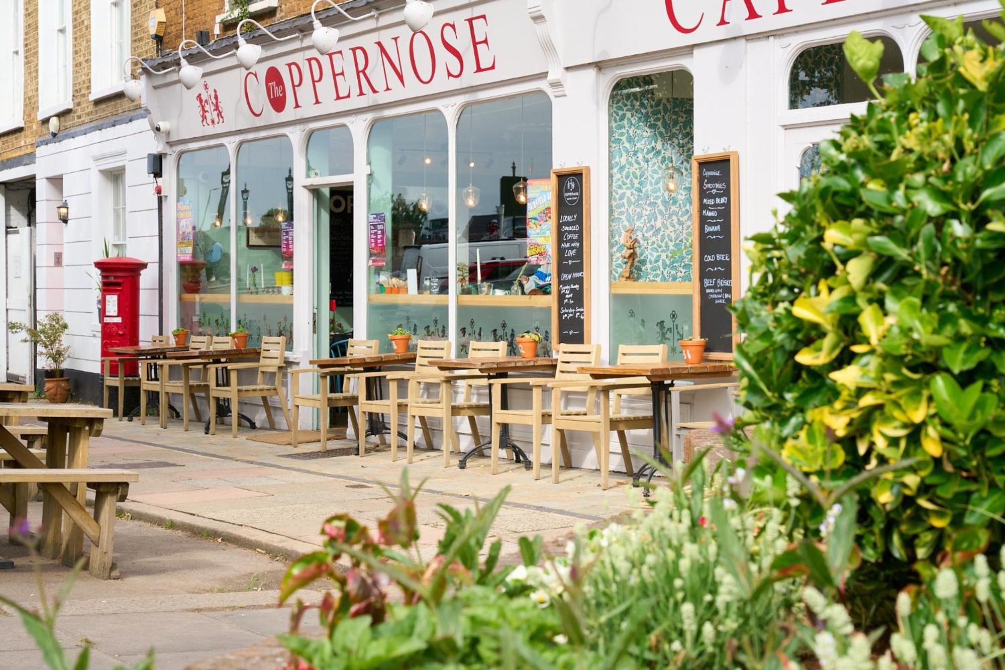 The Mitre, Hampton Court Hotel Kingston upon Thames  Exterior photo The Coppernose Cafe