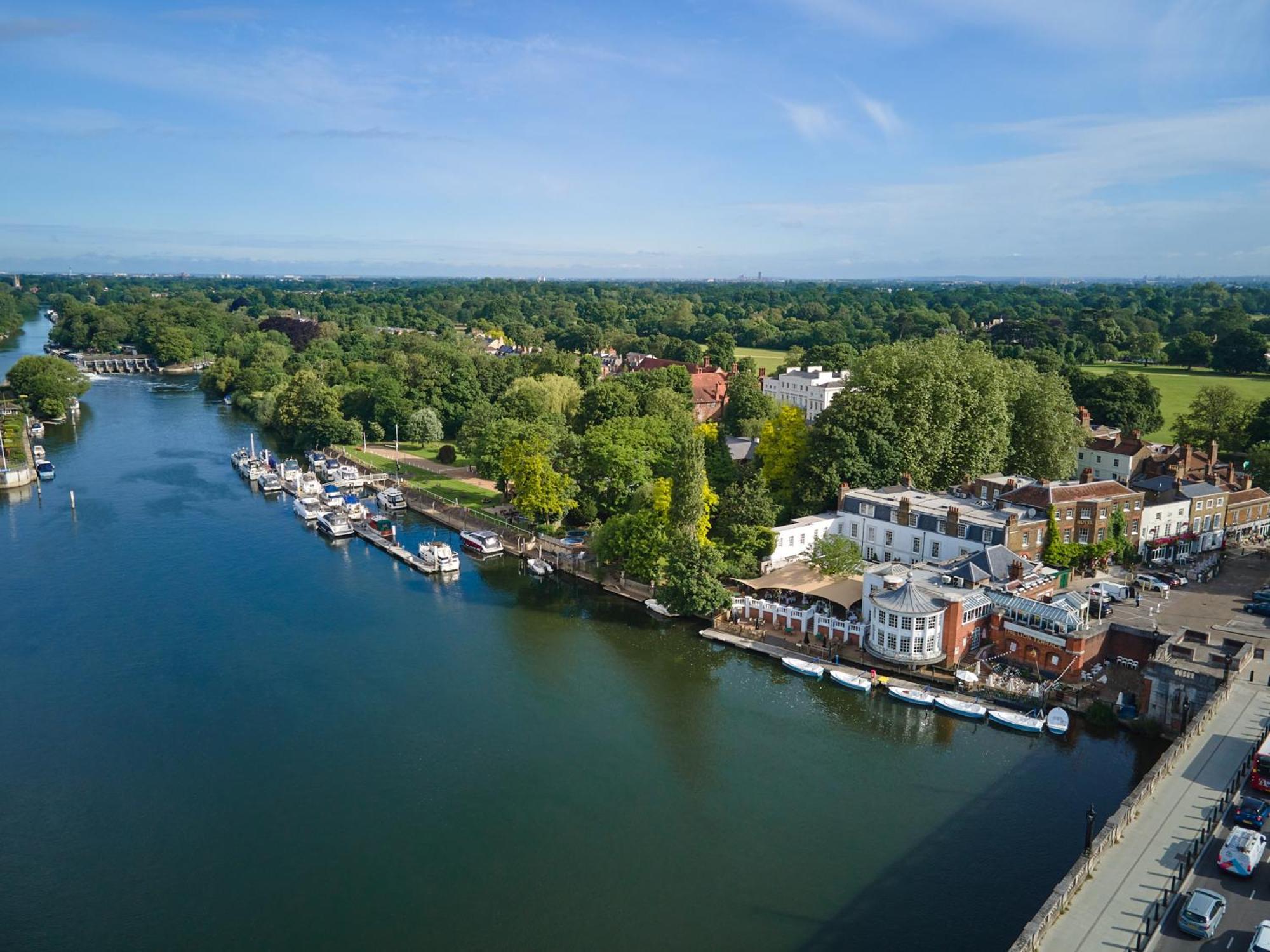 The Mitre, Hampton Court Hotel Kingston upon Thames  Exterior photo The River Wey at Farnham