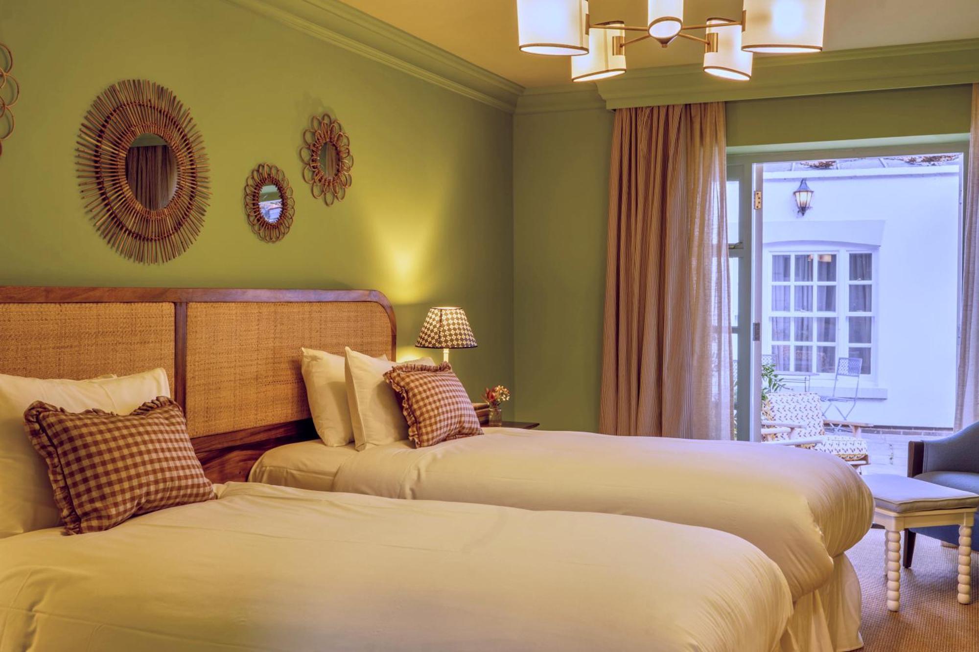 The Mitre, Hampton Court Hotel Kingston upon Thames  Exterior photo A room at the hotel