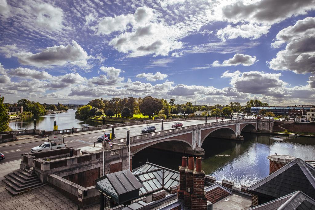 The Mitre, Hampton Court Hotel Kingston upon Thames  Exterior photo The River Thames at Marlow