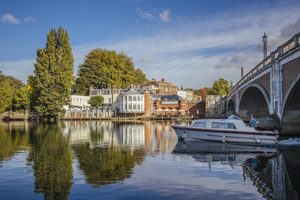 The Mitre, Hampton Court Hotel Kingston upon Thames  Exterior photo The River Wey at Farnham